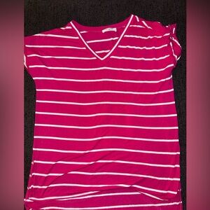 Zenana Outfitters Pink and White V-Neck Top